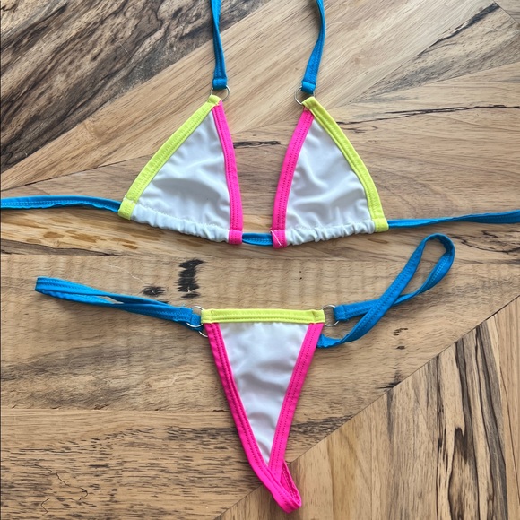 Micro Bikini - Picture 1 of 3